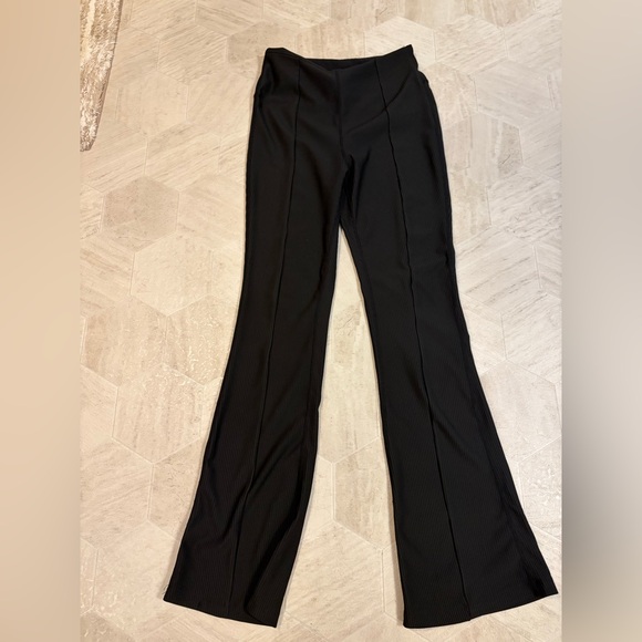 Ebb & Flow Pants - Black Flare ribbed yoga pants Women's size M